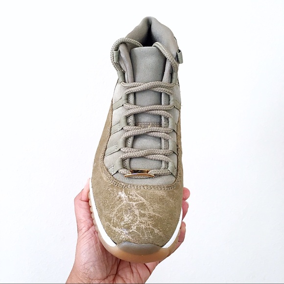 Women’s Nike Air Jordan 11 Retro - Picture 3 of 7